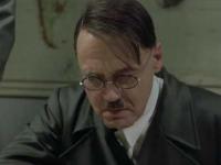 Hitler dowiaduje się o obowiązkowej maturze z matematyki.