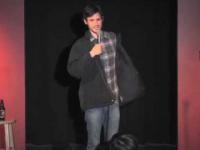 Komik znajduje kokainę w kurtce gościa z publiczności