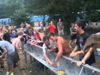 Woodstock 2012 - Co robią ludzie gdy z kranów nie leci woda?