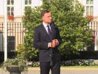 Prezydent Andrzej Duda przed Pałacem Prezydenckim