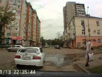 Nietypowy sposób podziękowania dla kierowcy w Rosji za możliwość przejścia przez jezdnię