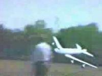 Człowiek przeżył zderzenie z 747