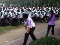 Poranna gimnastyka w tajskiej szkole
