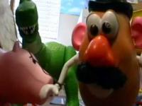 Gość odtworzył całe Toy Story z prawdziwymi zabawkami
