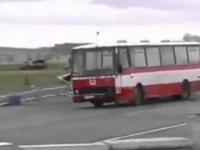 Test zderzeniowy autobusu wymknął się spod kontroli
