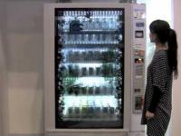 Transparentny automat do napojów 