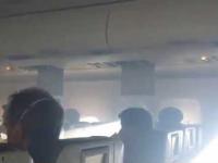 Awaria prawego silnika wewnątrz samolotu zarejestrowana przez jednego z pasażerów