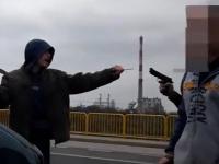 Wariat z nożami na ulicy vs Pistolet gazowy + interwencja Policji | Gorzów