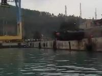 Skok do wody w 30-tonowym pojeździe pancernym
