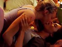 Megan Fox & Amanda Seyfried w namiętnym pocałunku 