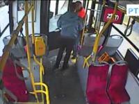 Dwóch idiotów nagranych przez monitoring z autobusu miejskiego