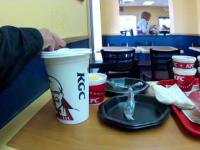 Czy zestawy w KFC są w USA większe niż w Polsce? 