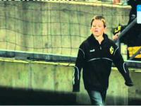 Bramkarz Anderlechtu vs. chłopiec do podawania piłek