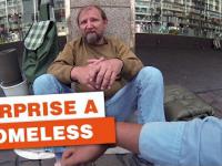 Trzech niemieckich studentów robi niespodziankę bezdomnemu
