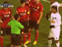 Niesłuszna czerwona kartka dla Ronaldinho! Chińczycy to symulanci