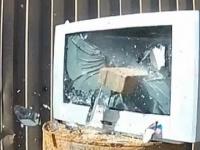 TV zniszczony z cegły