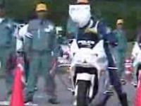 Japońska precyzja w panowaniu nad motocyklem...