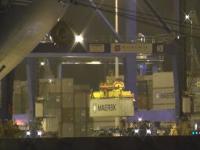 Emma Maersk nocny rozładunek mega kontenerowca. Emma Maersk unloading at night.