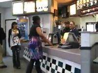 Zdenerwowana klientka w McDonalds