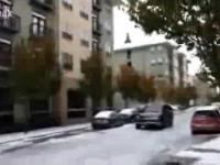 Pechowo zaparkowane auta i śnieg