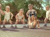 śmieszne dzieci -Rollerskating Babies