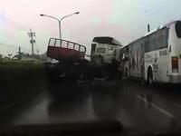 Wypadek na drodze w Tajlandii 