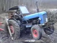jak wyjechać traktorem z dużego błota