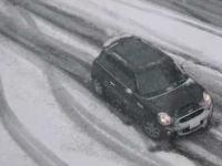 Kierowcy w Seattle kontra śnieg na ulicach 
