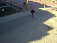 Potrącenie rowerzysty w Bytowie okiem miejskiej kamery