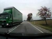 Idiota jedzie na czołowe (ciężarówka)