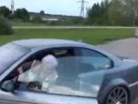 Starsza pani driftuje w BMW M3