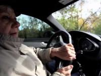 75-letnia staruszka za kierownicą audi R8