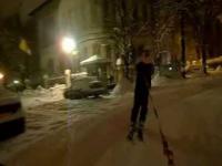 Urban Skiing - Zimowa zabawa na nieodśnieżonych ulicach