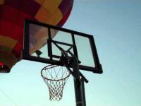 balon koszykówka podrzucać 