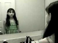 Dziewczynka w łazience