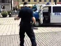 Oto co się dzieje, gdy chcesz sfilmować szwedzkiego policjanta