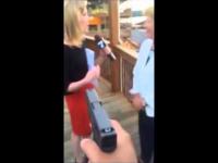 Idiota sfilmował jak strzela do dziennikarzy