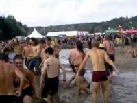 Przystanek Woodstock 2012 - kąpiel w błocie i szczynach 