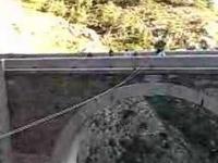 Skok wahadłowy z mostu Macarat