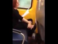 Głodny kobieta w pociągu