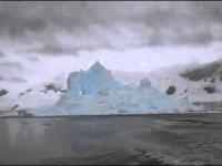 dramatyczny góra lodowa implozja