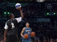 Wsad trzema (!) piłkami - Javale McGee, NBA All-Star 2011 Slam Dunk