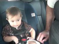Jak uspokoić dziecko w samochodzie :)