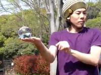 Japończyk i szklana kula 