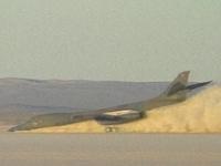 Awaryjne lądowanie bombowca B-1B na dnie słonego jeziora w bazie Edwards