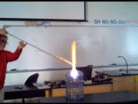Lekcja chemii w liceum w San Diego 