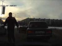 Ciekawa scena na drodze w Rosji