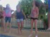 5 dziewczyn na 1 trampolinie