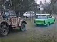 Trabant holujący Jeepa