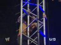 Jeff Hardy skok z 4 piętra na Randy Orton